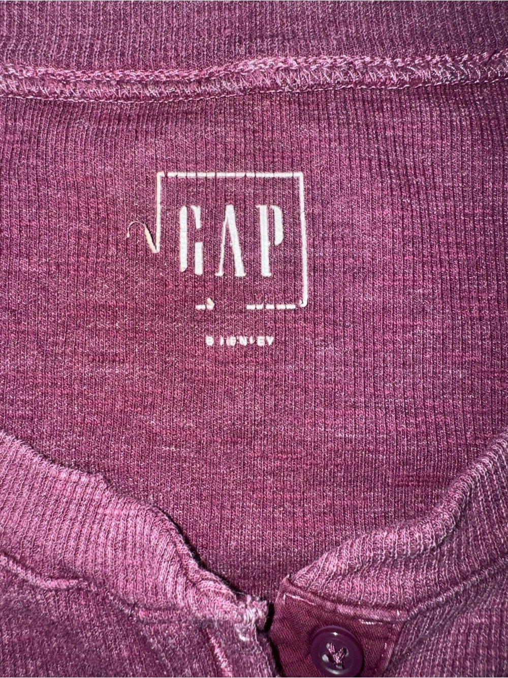 Gap Women’s Small Plum Ribbed Henley Long Sleeve Stretch Knit Top Shirt Y2K - Picture 6 of 10